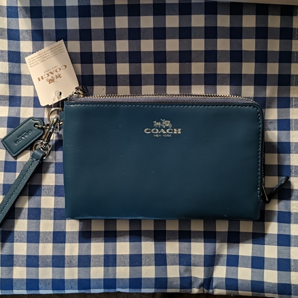 NWT Coach wristlet wallet